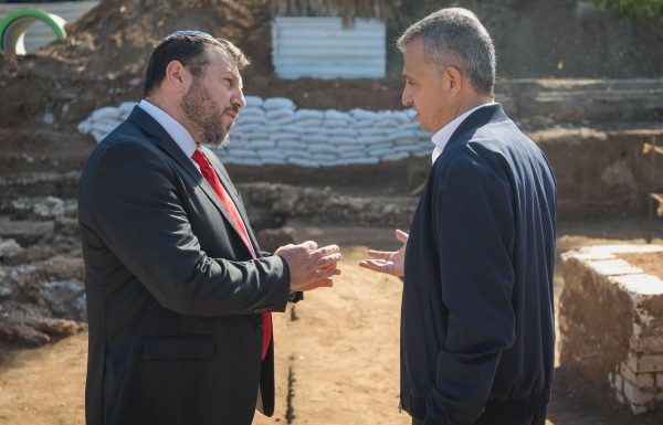 בעקבות פניית ראש העיר: שר המורשת הגיע לביקור באתר הארכיאולוגי שנחשף במתחם וינטר