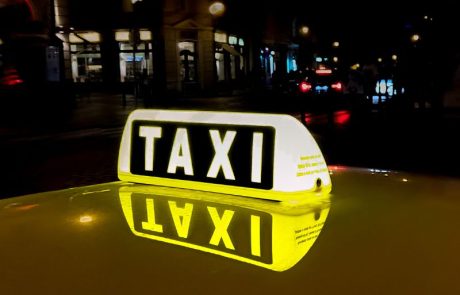 מוניות למכירה ושירותי הסעות: מה שצריך לדעת