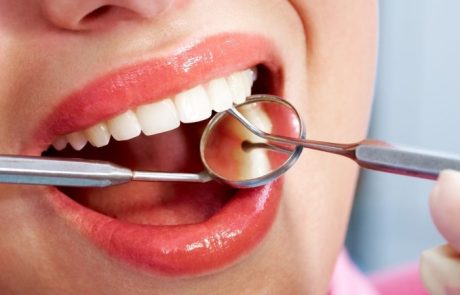 הדרך הנכונה להלבנת שיניים ובחירת רופא שיניים בחיפה