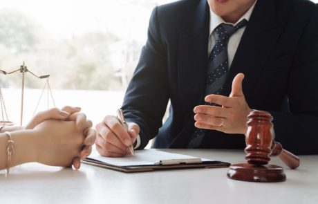 ניווט בעניינים משפטיים: התמודדות עם צוואה ועורכי דין עיזבון
