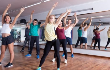 אימונים לגיל השלישי ופילאטיס מכשירים לנערות