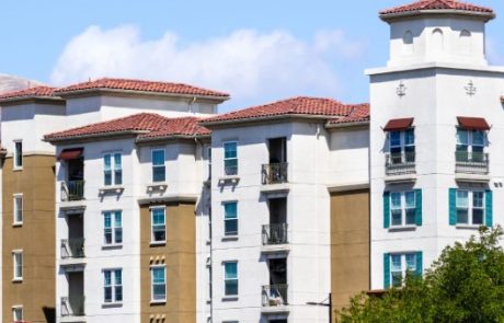 מציאת מתווך בחולון: הדרך הבטוחה לקנייה ומכירה 