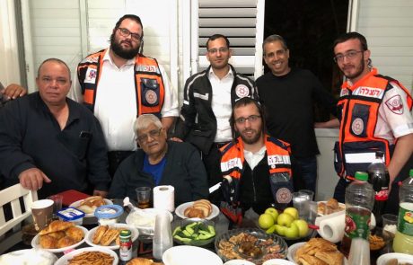 תושב רמת גן ומשפחתו במפגש מרגש עם צוות "הצלה" שהצילו את חייו