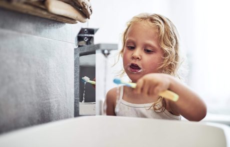 צחצוח שיניים לילדים – למה כדאי להתחיל מוקדם ואיך להפוך את זה להרגל כיפי