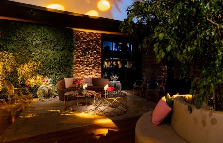 יחידות חצר ומחסנים לגינה: הפתרון המושלם לאחסון יעיל